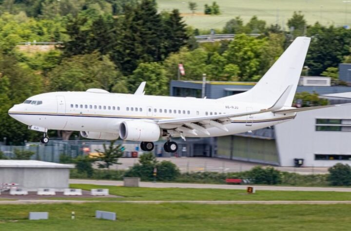 DRAMA U ČIKAGU! Avionu pukle dve gume pred poletanje!
