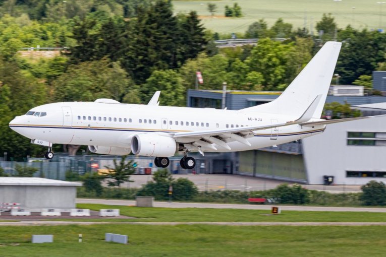 DRAMA U ČIKAGU! Avionu pukle dve gume pred poletanje!