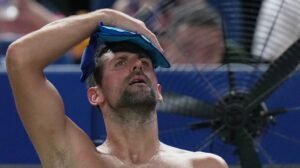 DRAMA U SINSINATIJU! Novak Đoković povraćao usred meča protiv Argentinca, doktori hitno izašli na teren (FOTO)