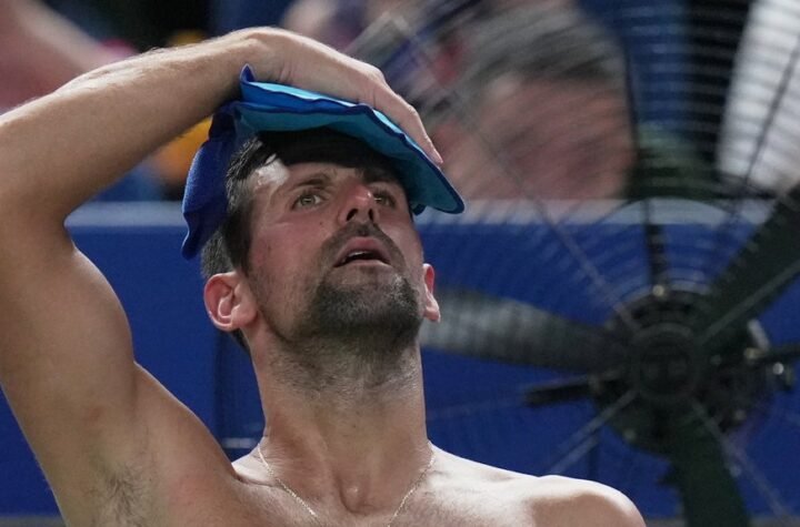 DRAMA U SINSINATIJU! Novak Đoković povraćao usred meča protiv Argentinca, doktori hitno izašli na teren (FOTO)
