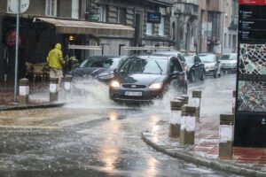 Evo gde će sve u Srbiji pljuštati do kraja dana: Tempetatura u padu i za 7 stepeni, stiže naglo i veliko osveženje!
