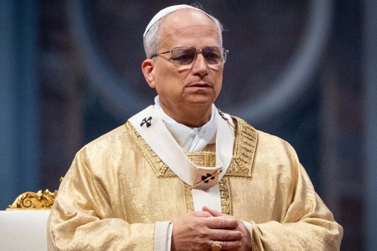 GDE NAĐE BAŠ NJU? Papa Lav ishvalio ovu zemlju na sav glas