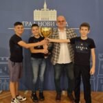 Gradonačelnik Novog Sada Žarko Mićin ugostio mlade šahiste - OSVAJAČE BRONZANE MEDALJE NA EP U ČEŠKOJ