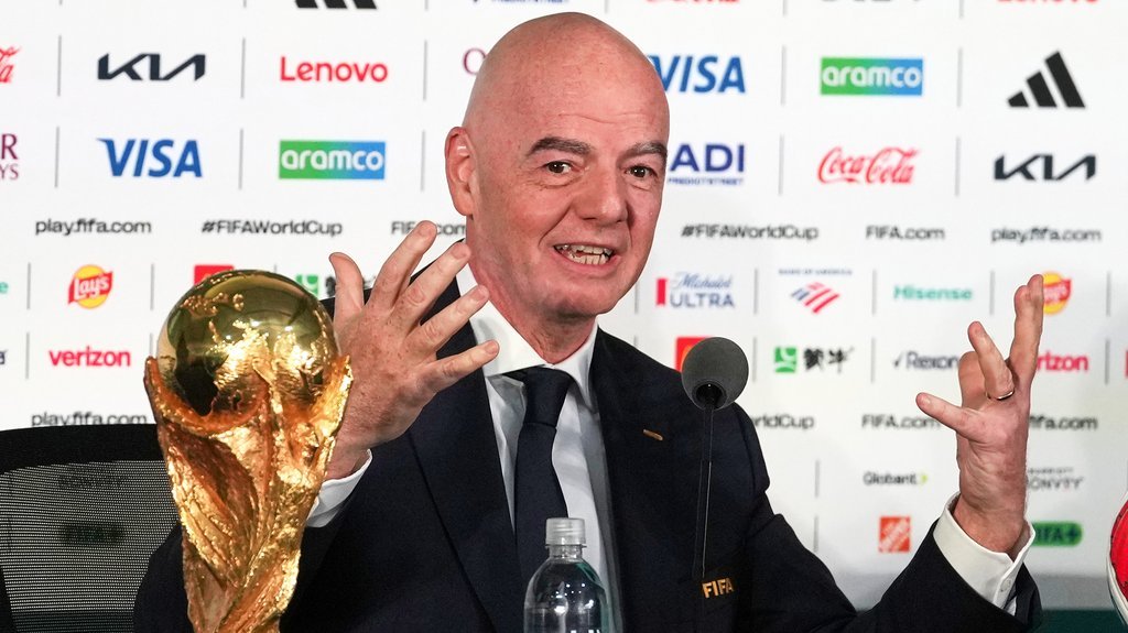 HAOS OKO INFANTINA SE NE STIŠAVA! FIFA hitno reagovala zbog priče o Trampu, ali pritisak ne popušta