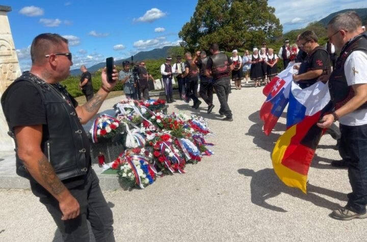 I SRPSKA TROBOJKA NA JANKOVOM VRHU: Slovaci obeležili 82. godišnjicu ustanka