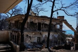 JEZIVE SCENE U GRČKOJ: Vatrena stihija ostavila samo zgarište, ima MRTVIH i POVREĐENIH! (FOTO)