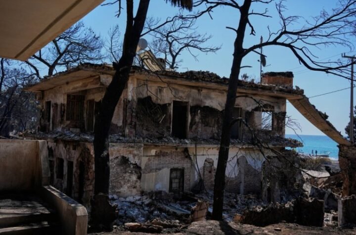 JEZIVE SCENE U GRČKOJ: Vatrena stihija ostavila samo zgarište, ima MRTVIH i POVREĐENIH! (FOTO)