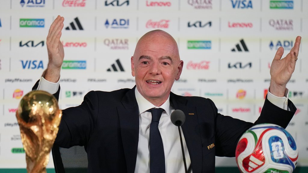 JOŠ JEDNA ŠAMARČINA ZA INFANTINA: Englezi okrenuli leđa prvom čoveku FIFA