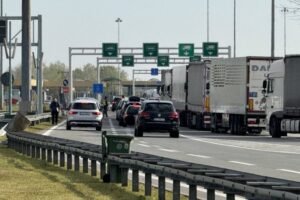 KOLONE NA GRANICAMA! Kamioni na Šidu čekaju pet sati, evo gde je još kritično!