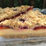 KRALJ JESENJE TRPEZE: Sočni kolač sa pudingom i šljivama za koji će vam svi tražiti recept