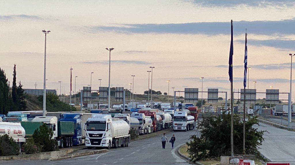 Kolone na izlazu iz zemlje: Kamioni na Batrovcima čekaju 3 sata, evo gde su još gužve!