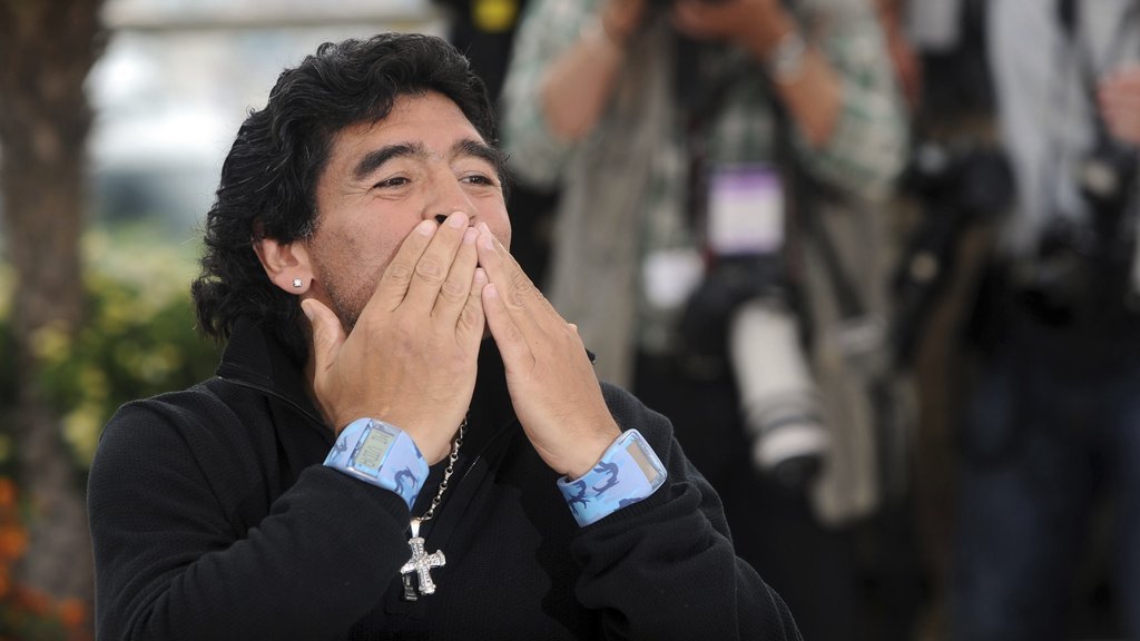 MARADONA 12 SATI UMIRAO U AGONIJI! Sudski lekar otkrio JEZIVE DETALJE: Bio je otečen, pluća puna tečnosti, a onda je usledio HOROR