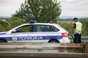 MLADIĆ (22) POGINUO U TEŠKOJ NESREĆI KOD DOLJEVCA: Automobil sleteo s puta i zakucao se u zaštitnu ogradu