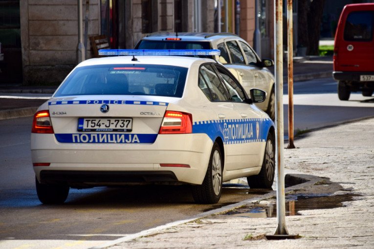 NAČELNIK POLICIJE USMRTIO ŽENU! Motorom uleteo među pešake - IMA I POVREĐENIH!