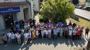 NEUSPEŠAN POZIV NA DUEL: Blokaderi se nisu pojavili u Bogatiću, preko 150 aktivista SNS-a čekalo u centru