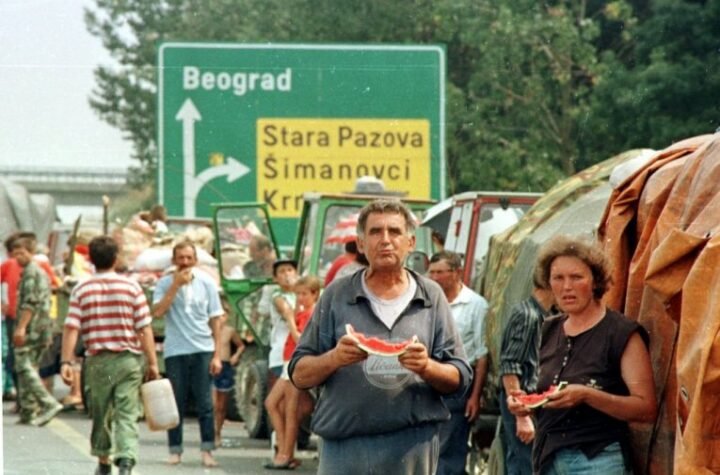 "NIKAD NEĆU ZABORAVITI TU KOLONU..." Radojka i Jovo su spakovali ceo život u jedan "tamić" i sa bebom napustili dom - POTRESNA ISPOVEST SRBA KOJI SU PREŽIVELI "OLUJU"!