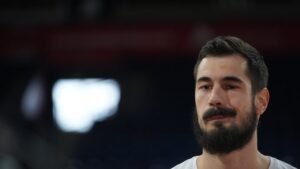 NISAM POBORNIK PATETIKE, ALI OVO JE TO, TO JE TO! Nikola Kalinić, košarkaš koji ne ostavlja drugare na cedilu! Uništio Burusisa, činio čuda u finalu E