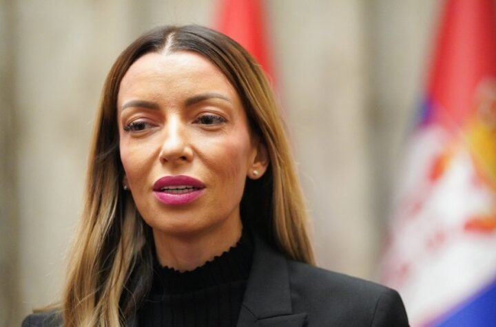 NOVE INVESTICIJE, NOVA RADNA MESTA Ministarka Mesarović obišla 'Leoni' u Kraljevu, u planu potencijalna saradnja sa 'Teklasom'