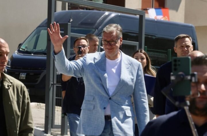 OD DESPOTOVCA DO PARAĆINA! Vučić danas obilazi pet gradova - evo gde će sve biti!