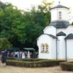 "OVDE SE KANDILO VERE NIKAD NIJE UGASILO" Preobraženjski sabor u Dalju okupio Srbe, hiljade vernika u manastiru