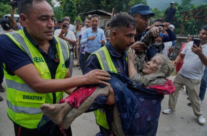 OVO JE DRŽAVLJANKA SRBIJE KOJA JE NESTALA U NEPALU! Vlasti objavile spiskove svih ljudi za kojima se traga!