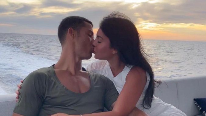 Oženio se Kristijano Ronaldo: Dugogodišnju ljubav sa Georginom krunisao brakom! (FOTO)