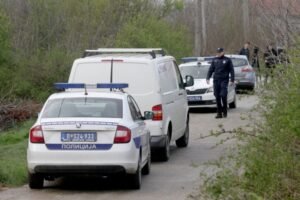 "PAS JE DRŽAO BOMBU U USTIMA I NOSIO JE PO DVORIŠTU!" Rođak porodice u čijoj je kući pronađena eksplozivna naprava otkrio detalje drame na Bežanijskoj kosi!