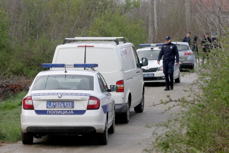 "PAS JE DRŽAO BOMBU U USTIMA I NOSIO JE PO DVORIŠTU!" Rođak porodice u čijoj je kući pronađena eksplozivna naprava otkrio detalje drame na Bežanijskoj kosi!