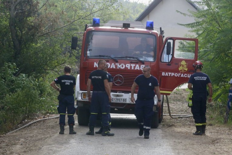 POJAČANO PRISUSTVO VATROGASACA U BLIZINI SVIH NASELJA! Evo kakva je situacija s požarima u Srbiji