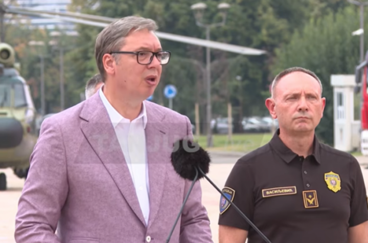 POŽAR U DELIBLATSKOJ PEŠČARI NE JENJAVA Vučić: Biće uključeni i helikopteri Vojske Srbije