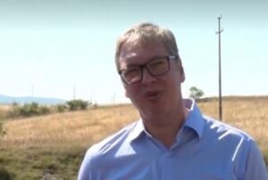 PREDSEDNIK U SELU JEZERO! Vučića dočekali najmlađi meštani: Ovde nam je najveći prirodni priraštaj!