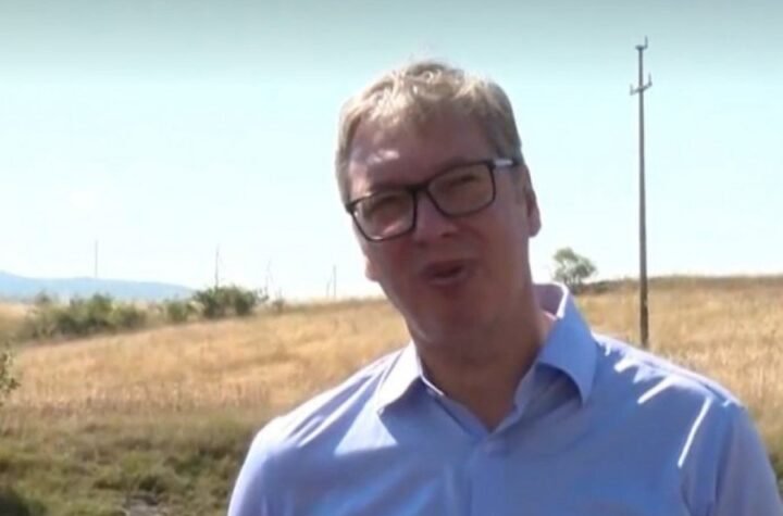 PREDSEDNIK U SELU JEZERO! Vučića dočekali najmlađi meštani: Ovde nam je najveći prirodni priraštaj!