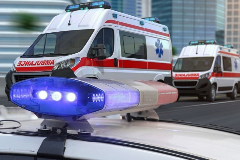 PREVRNUO SE AUTOBUS, IMA MRTVIH! Spasioci kroz prozore izvlače putnike, nekoliko njih LEŽI ISPOD VOZILA!