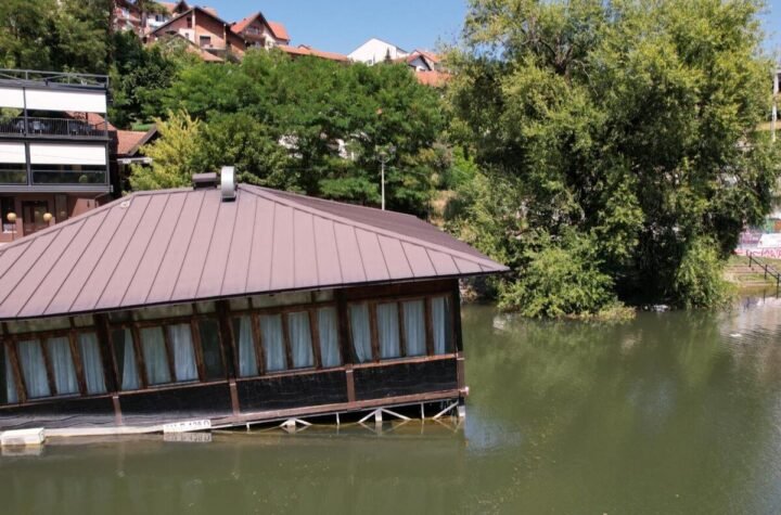PRVE SLIKE SA MESTA GDE SU IZVUČENA TELA DVA MUŠKARCA U UŽICU: Građani otkrili važan detalj vezan za tu lokaciju!