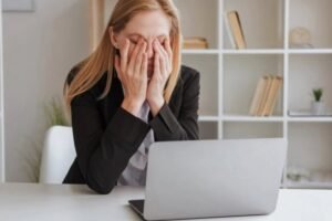 RADITE NA ODREĐENO, A OVO NISTE ZNALI? Pogledajte tačno posle koliko meseci poslodavac MORA da vas zaposli za stalno!