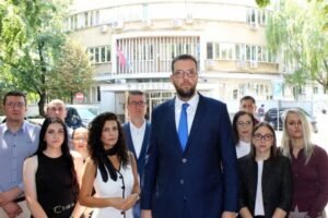 RADULOVIĆ: KO IZ POLICIJE ŠTITI DR MILIĆA DA JE MOGAO GODINU I PO DANA NELEGALNO DA DRŽI ARSENAL ORUŽJA U SVOM POSEDU