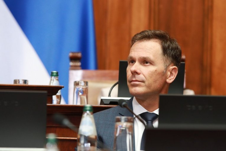 "RAST I NAPREDAK SRBIJE SE NE ZAUSTAVLJA!" Siniša Mali pozvao poslanike da usvoje zakone - NAŠA EKONOMIJA JEDNA OD NAJBRŽE RASTUĆIH U EVROPI!