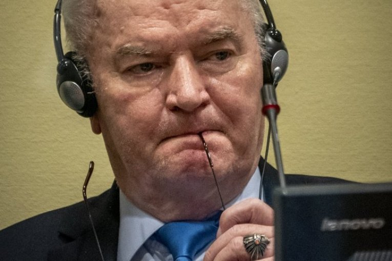 RATKO MLADIĆ NIKADA NIJE BIO U GOREM STANJU! Oglasio se njegov sin: Nije mogao da progovori ni reč tokom posete!