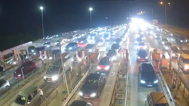 STANJE NA GRANICAMA TOKOM VEČERI: Na Batrovcima haos, čeka se i po 4 sata! Evo gde su manje gužve i kako da izbegnete kolaps