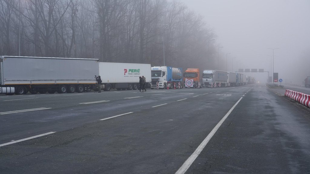 STANJE NA PUTEVIMA I GRANICAMA: Koliko se čeka na prelazima i kakva je situacija na auto-putevima?