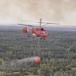 STIGLA POMOĆ: Helikopteri i vatrogasci iz Češke i Rumunije gase požar u Deliblatskoj peščari