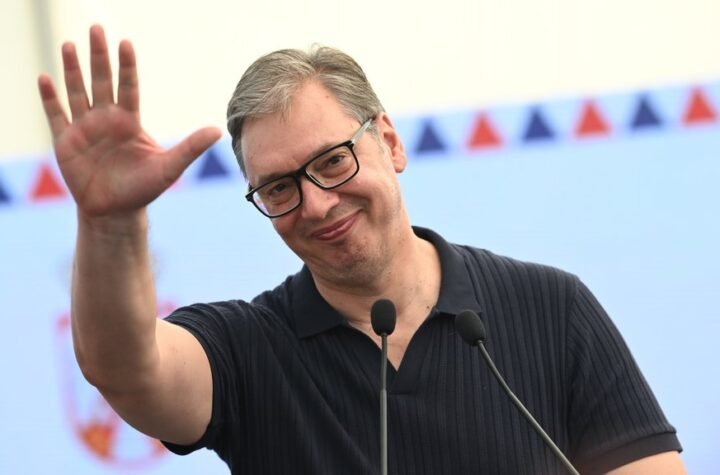 STIŽE ZNAČAJNO POVEĆANJE PENZIJA, PLATA I MINIMALCA! Vučić poručio: Važno je da bude više dece, moramo da mislimo na BUDUĆNOST SRBIJE