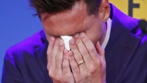 SVE GA SLOMILO! Leo Mesi usnimljen po prvi put posle smrti svog oca, neutešni Argentinac stigao u rodni grad