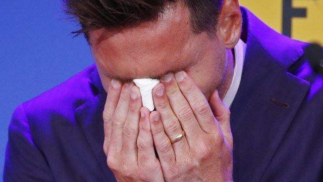 SVE GA SLOMILO! Leo Mesi usnimljen po prvi put posle smrti svog oca, neutešni Argentinac stigao u rodni grad