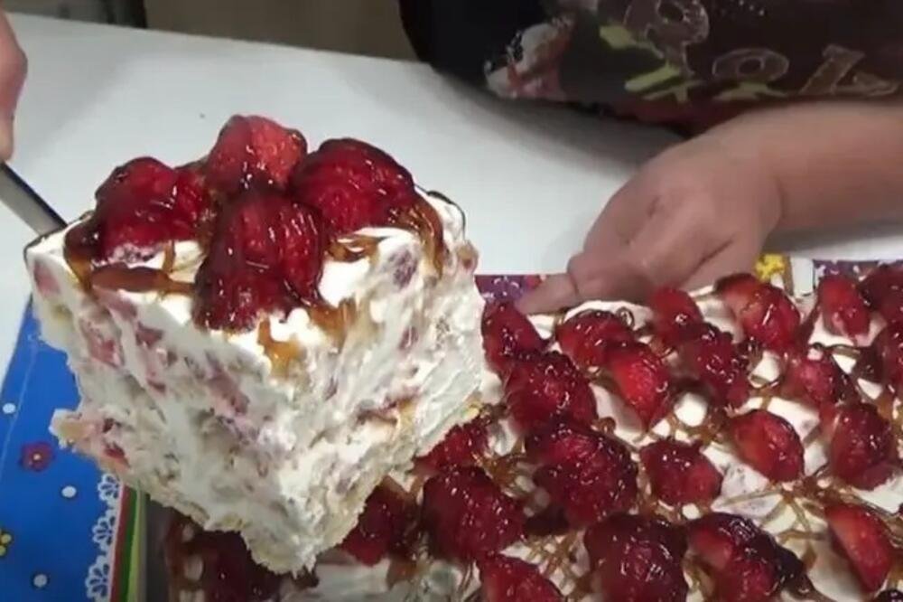 Sladoled kocke sa jagodama se spremaju sa samo 5 sastojaka: Gotove za par minuta, lagane za stomak, sam krem