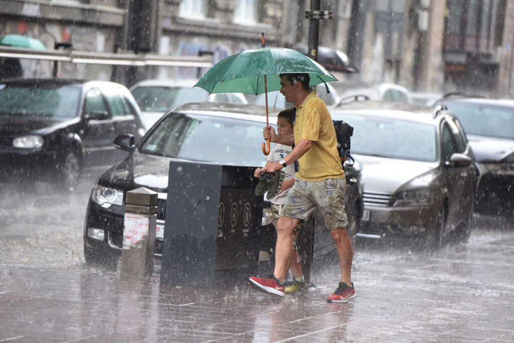 Stižu nam pljuskovi sa grmljavinom, ovde će temperatura pasti za 7 stepeni: Koliko će to trajati?