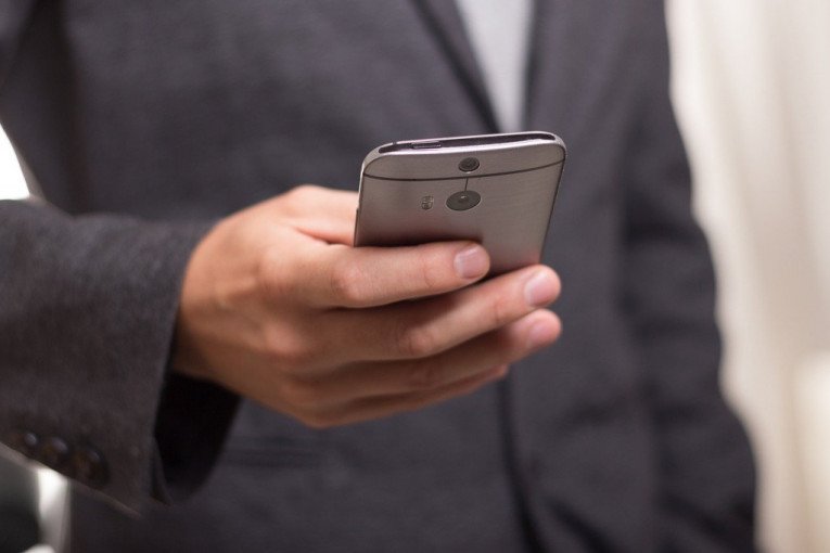 UPOZORENJE! Ako dobijete OVAKVU SMS poruku - NE OTVARAJTE JE! Prevaranti se predstavljaju kao policija