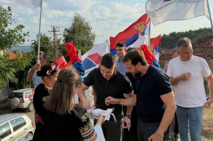 "UVEK JE VAŽNO DA ČUJEM ŠTA LJUDI IMAJU DA KAŽU, ŠTA IH MUČI..." Miloš Pavlović obišao Novi Zavoj i razgovarao sa meštanima (FOTO)