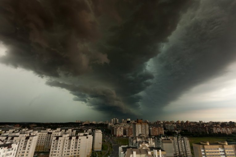 VIŠE OD 40 POVREĐENIH! Veliki tornado u Francuskoj