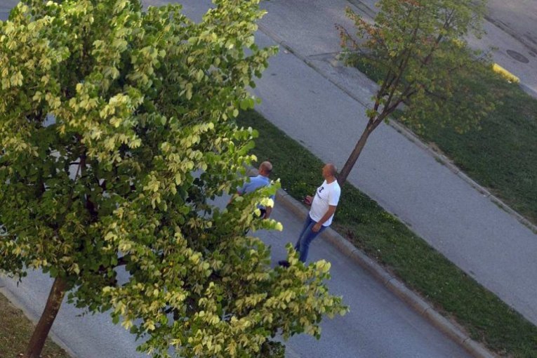 ŽDRALE IZ BLINDIRANOG AUTOMOBILA IZREŠETAO PANDUREVIĆA DOK JE BIO SA DETETOM! Jezivi detalji pucnjave u Istočnom Sarajevu - SVEDOCI U ŠOKU!